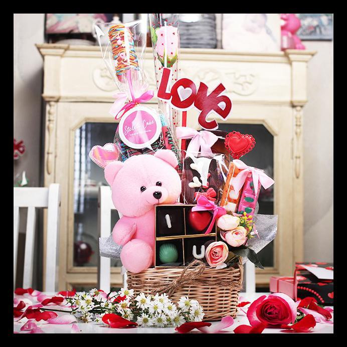 

HAMPER VALENTINE A / PARSEL / PARCEL / KADO / GIFT BERKUALITAS