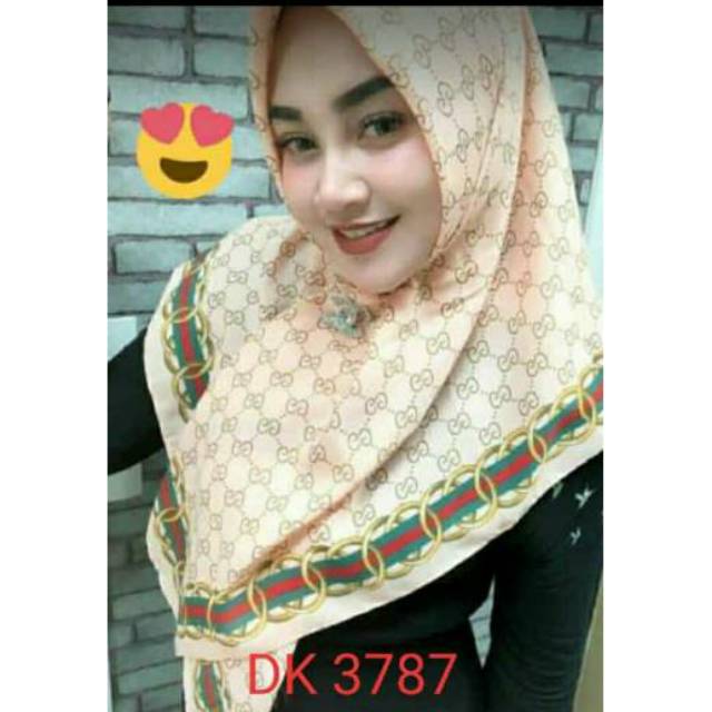 DEENAY KW 3110 MOTIF LV HIJAB SEGI EMPAT HIJAB MURAH KONVEKSI HIJAB