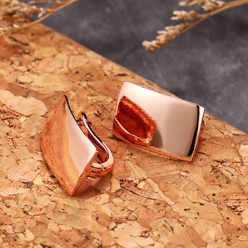 Anting Bentuk Persegi Warna Rose Gold Untuk Wanita