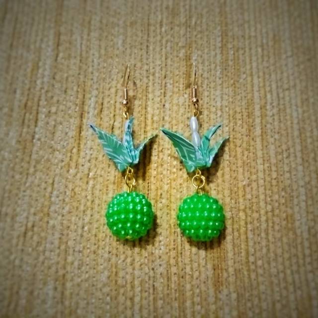 

Anting origami hijau