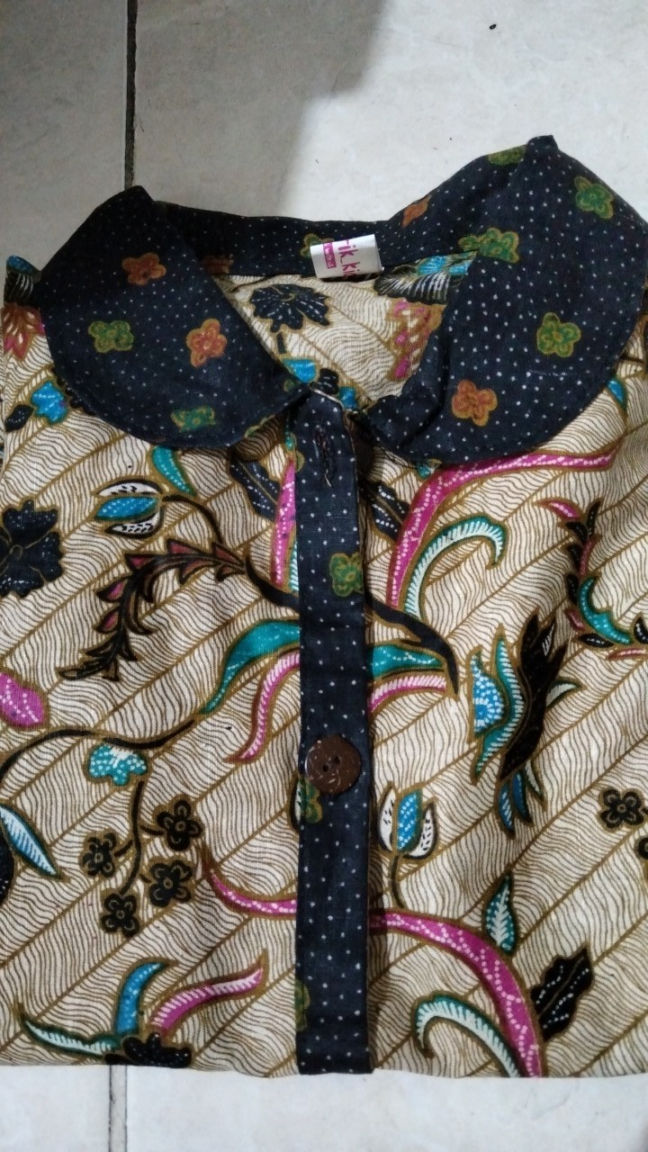 Atasan Kemeja Batik Anak Perempuan Berkerah Kancing Depan Cocok Buat Sekolah Dan Formal Bahan Halus