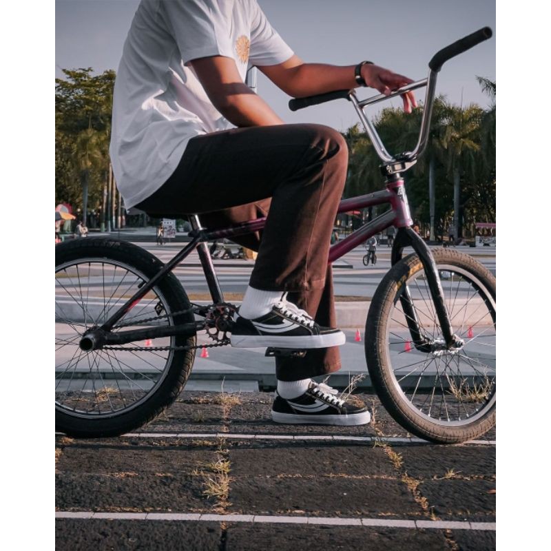 Sepatu Johnson Orion Black White Low Cut Original