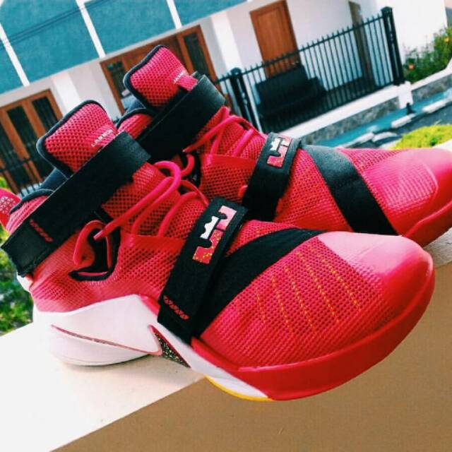 Sepatu Basmet Nike Lebron Zoom Soldier Away Red