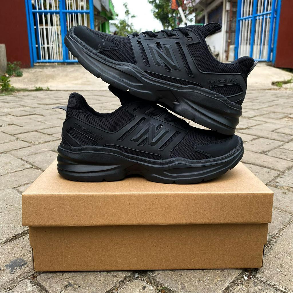 Murah Sepatu Hitam Polos Sepatu Running Sneakers Pria Sepatu Olahraga Ukuran 44