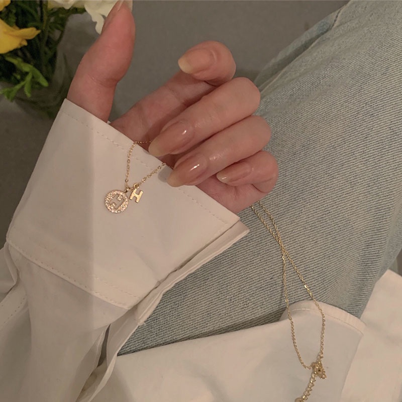 Kalung Rantai Dengan Liontin Bulat Motif Huruf H Gaya Korea Untuk Wanita