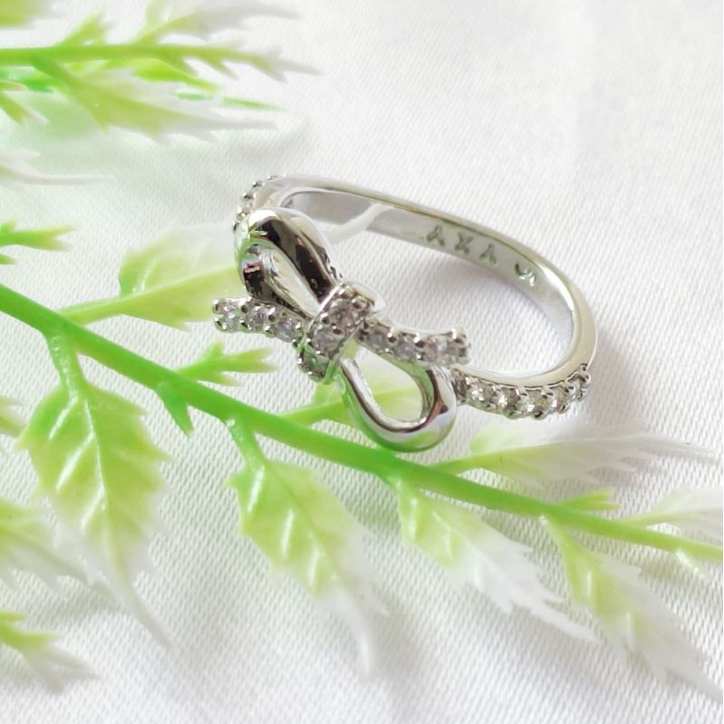 Cincin Xuping Motif Pita Emas dan Putih Antikarat Wanita