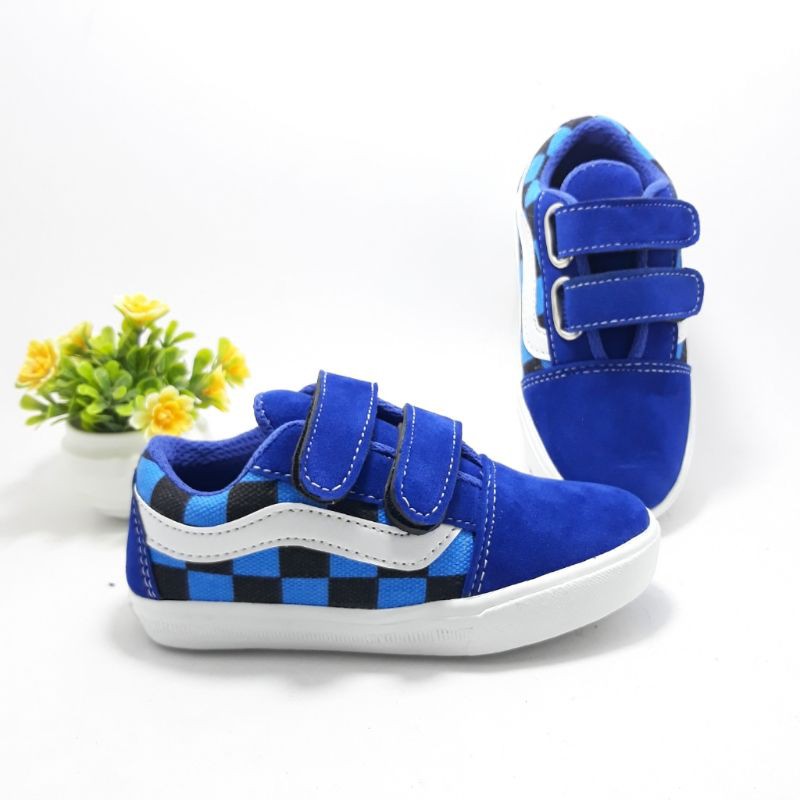 sepatu anak sneakres / sepatu sneakers anak / sepatu catur biru