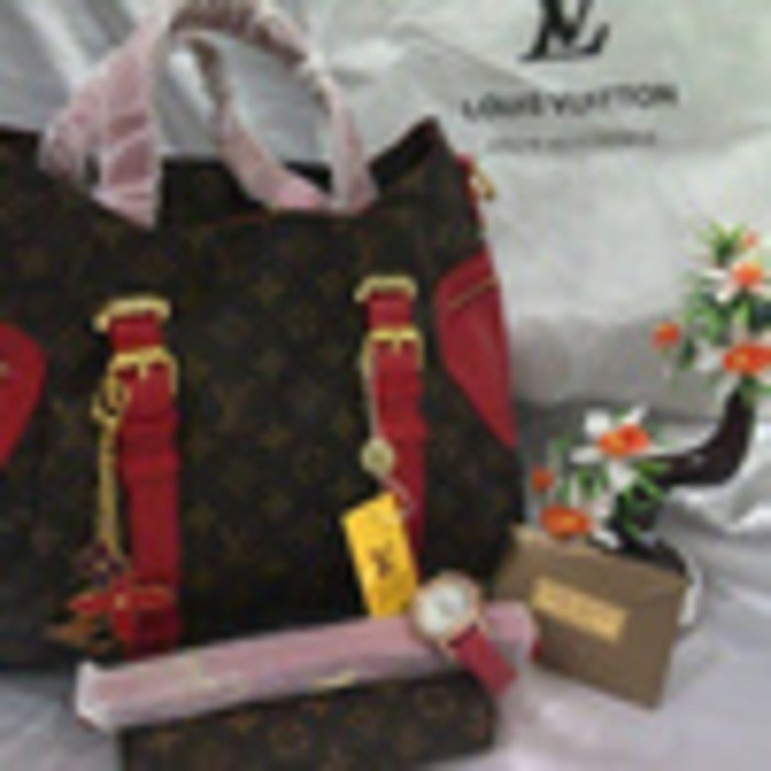 Harga Murah  LV PYRAMID SET SELEMPANG BAHU TAS JAM DOMPET  Tas Keren