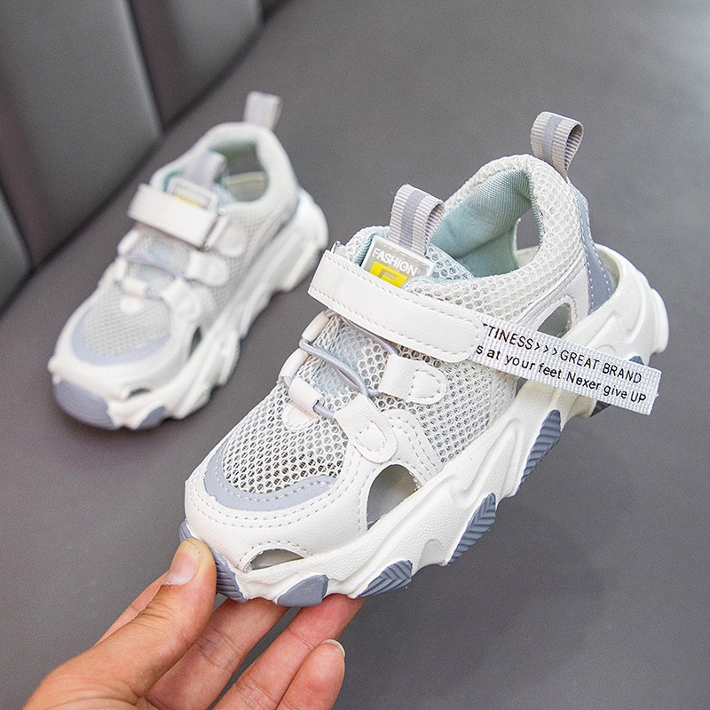 sepatu sandal sneakers