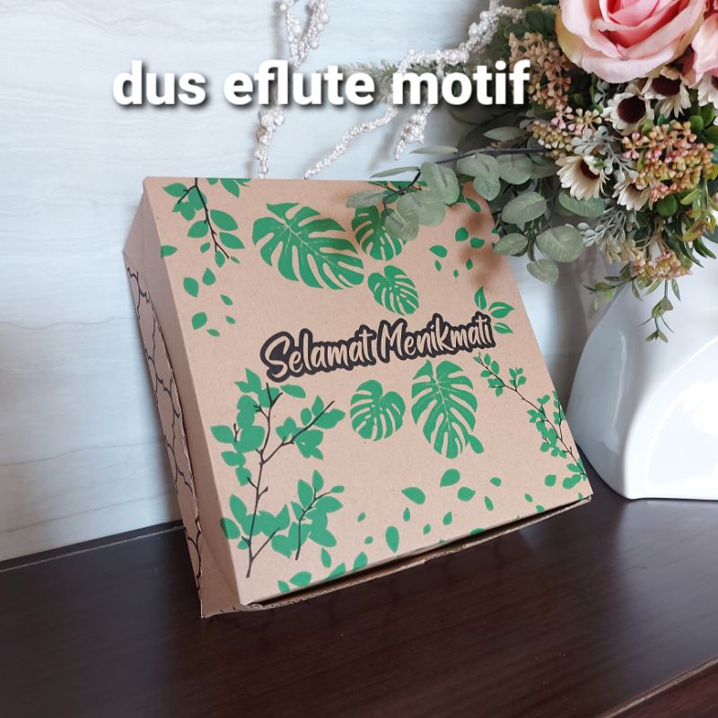 

Kardus kue 20x20x7cm eflute craft . hamper hampers. dus kue coklat craft die cut . kardus nasi dus nasi