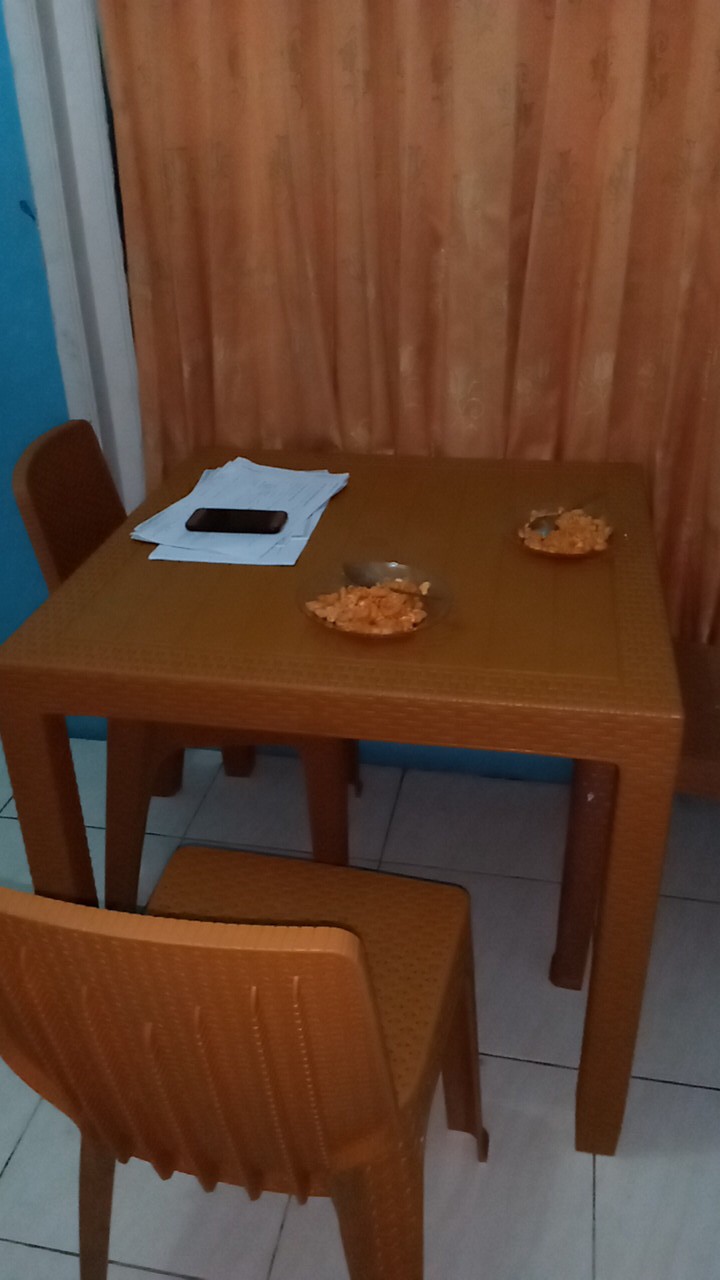 Meja Makan Rattan + 2 Kursi Olymplast ( Odt + 2 Kursi 208 )