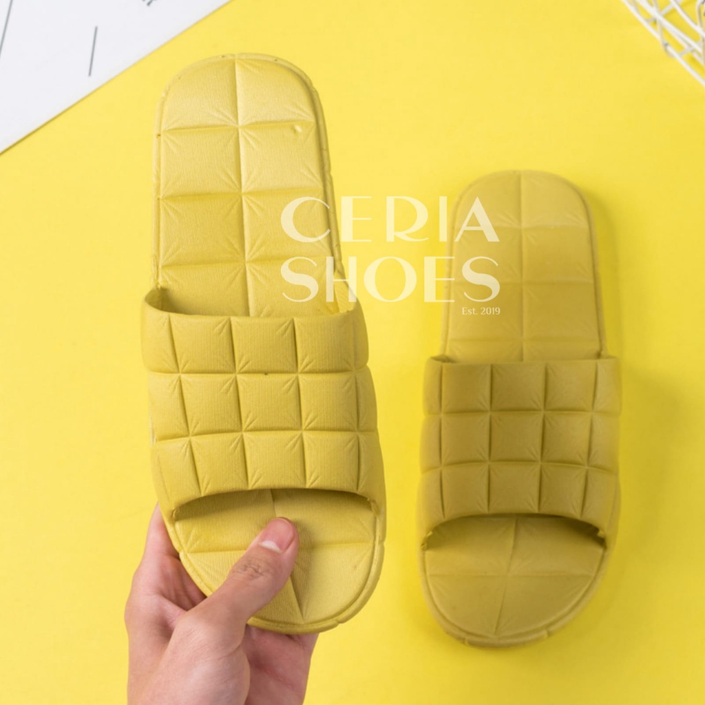 MlNlSO Sandal Jelly Slop Wanita Korean Bahan Karet Elastis Anti Slip Motif Kotak Kotak Sendal Santai Import