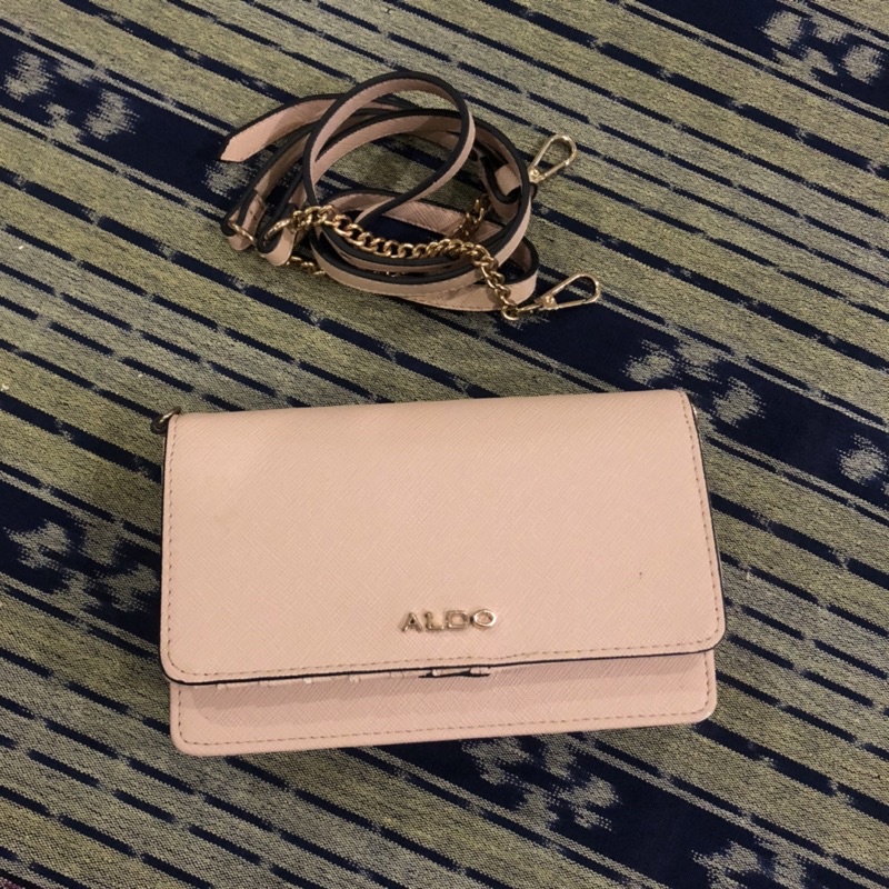 Preloved – Tas Mini Slingbag Aldo
