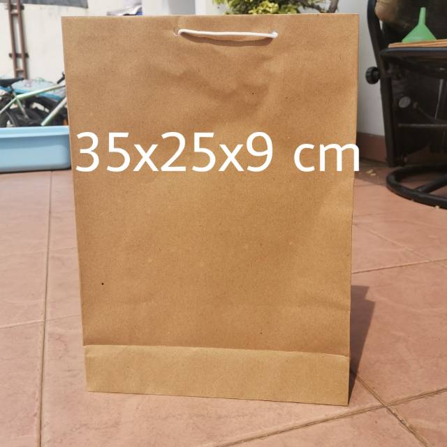 

Paperbag polos sedang 35x25x9 cm