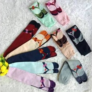 Kaos kaki muslim jempol Motif Sandal Jepit (Telapak Hitam)
