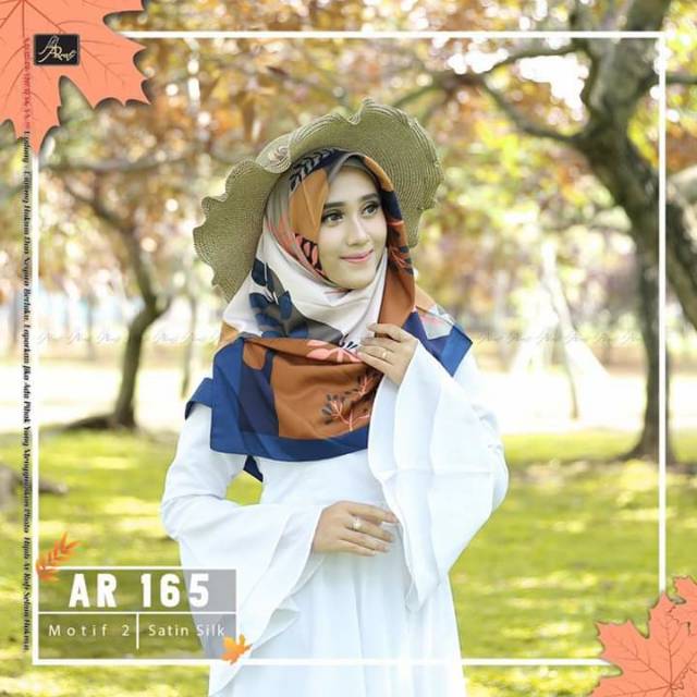 Hijab arrafi Ar 165 motif 2 satin silk nyaman di pakai