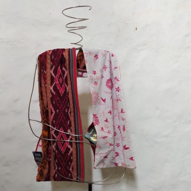 Ininani Selentong Selendang Berkantong Batik Cirebon & Tenun ATBM