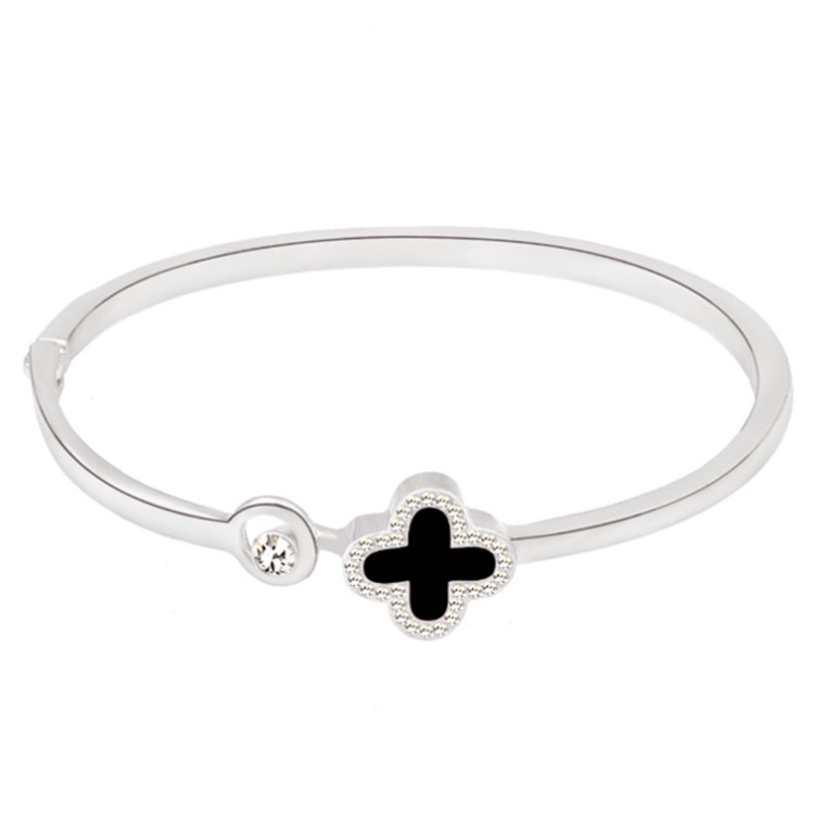 Gelang Titanium Wanita Liontin Clover Titanium Fashion Korea-Silver + Clove Hitam