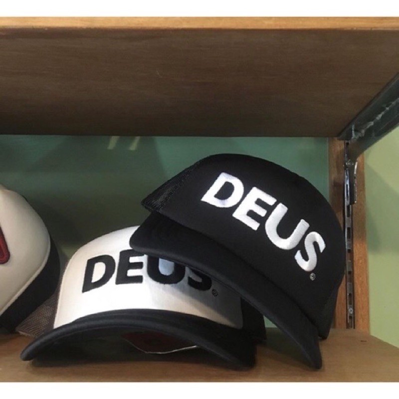 topi Deus Caps 2 tersedia dua warna