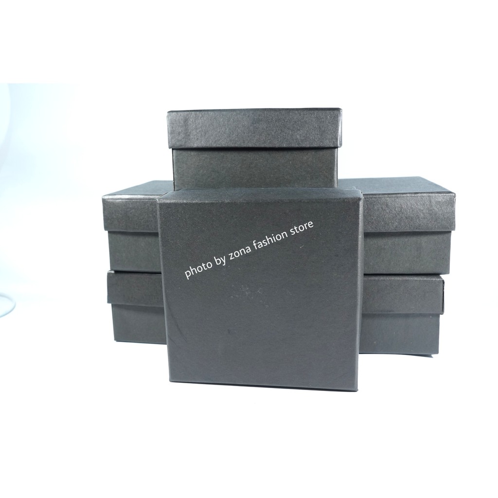 

KOTAK BOX KADO KOTAK POLOS EXKLUSIF 12x12x6 Cm