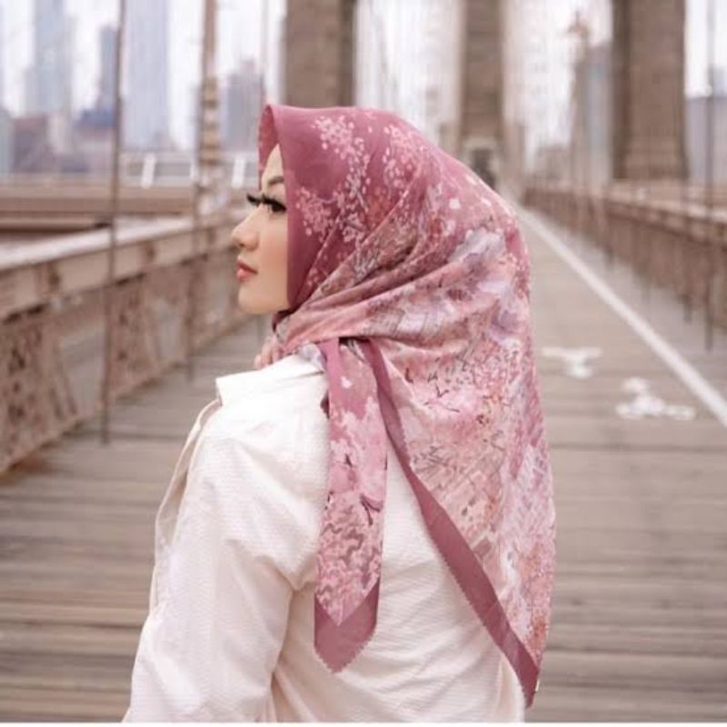 Buttonscarves New York Newyork 1 Granita NWT satin