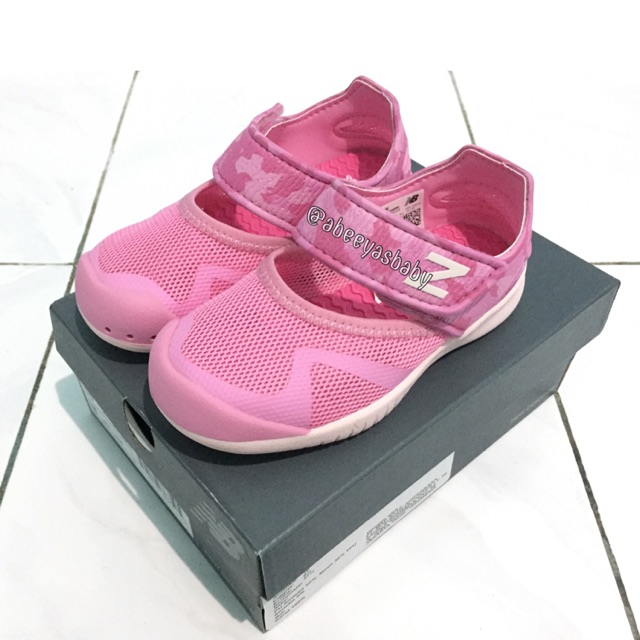 New Balance Kids Sandal Pink sz 23.5/13cm,27.5/16cm