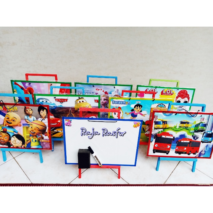 

Papan tulis dengan penyanggah / Whiteboard 30x40 gratis penghapus dan spidol