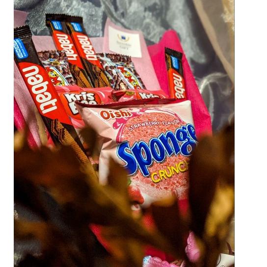 

Cc1C6--[incrediblegifts.id] Snack Bouquet/Bucket Pink Series / Hampers/ gifts/ buket/ kado/ wisuda/ anniversary/ ulang tahun untuk cewek dan cowok