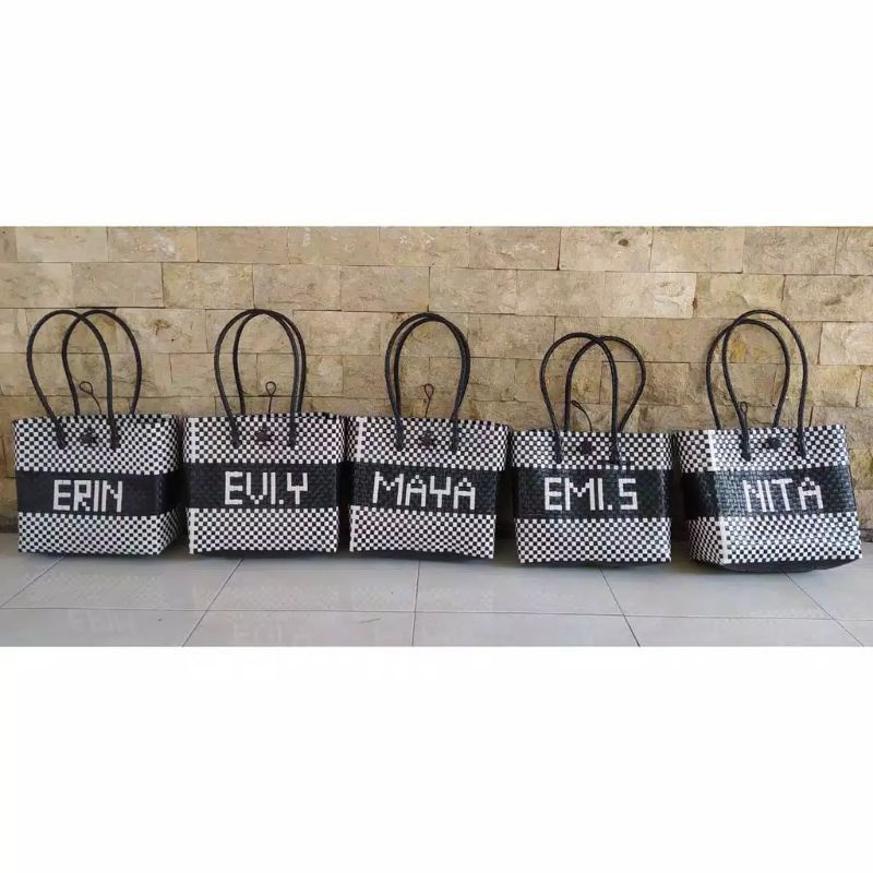 tas anyaman+nama(harga sudah termasuk nama)