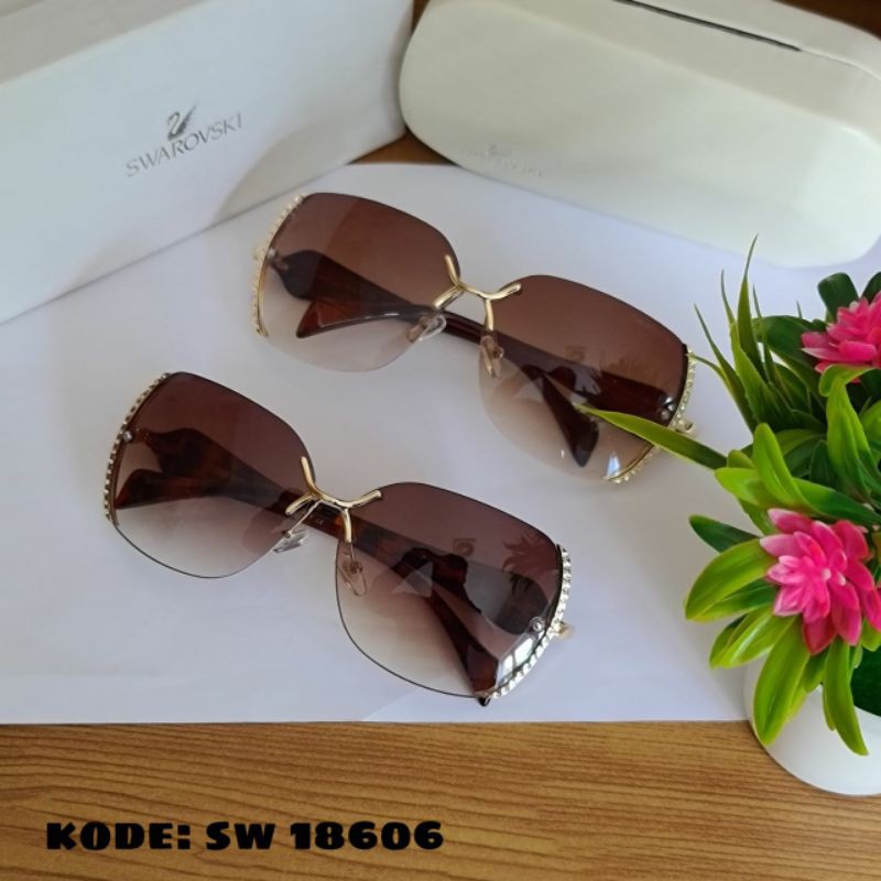 Kacamata Wanita Swarovski Lensa Gradasi