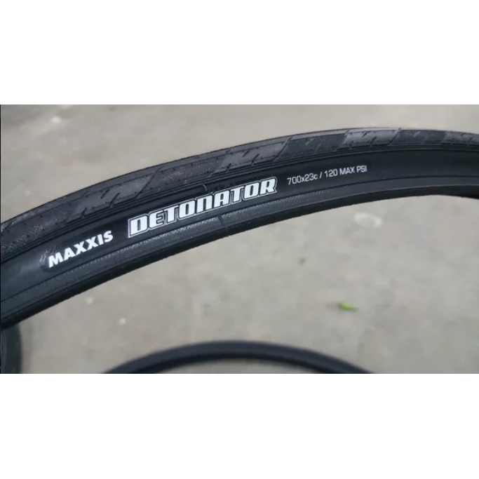 Ban Luar Maxxis Detonator 700 x 23 Kawat Road