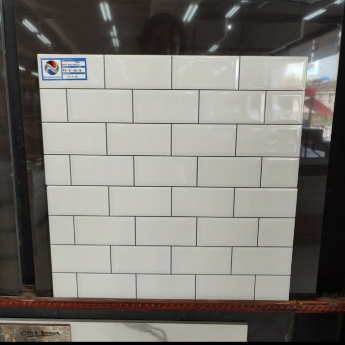 KERAMIK DINDING 25X50 INTERLAKEN WHITE GLOSSY - UNO
