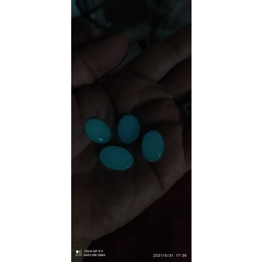 akik fosfor menyala dalam gelap