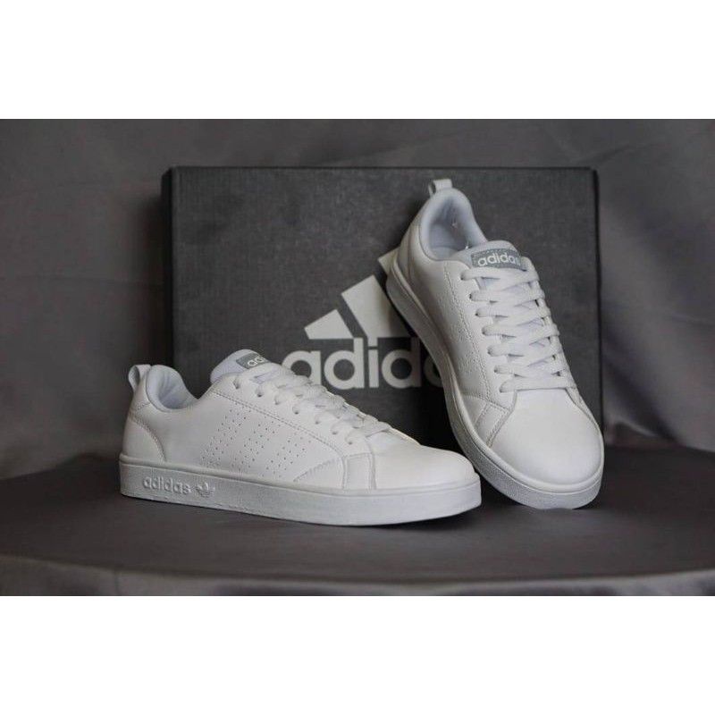 Sepatu Wanita Putih Polos Sneaker Kasual Adidas Neo Advantage