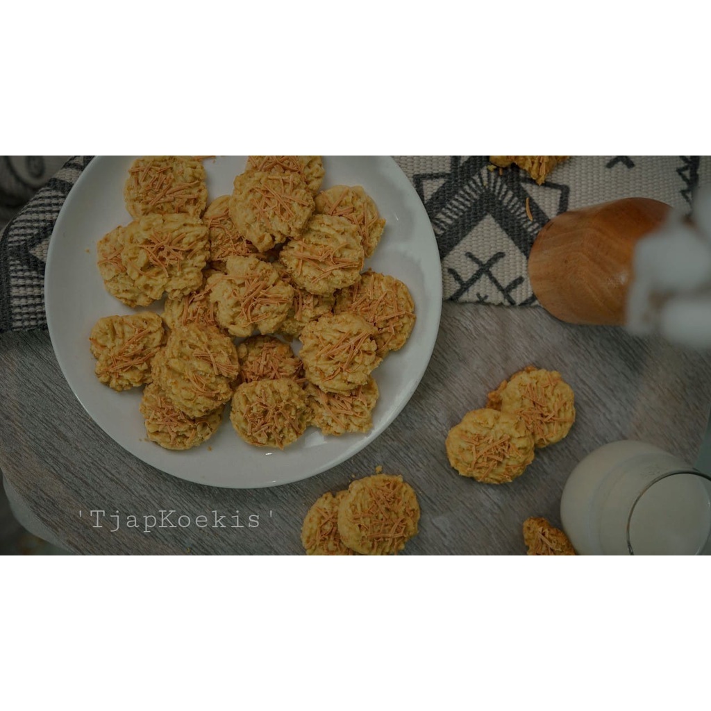 

Cornflakes Cheese Cookies