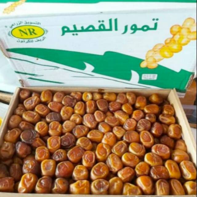 

Kurma-sukari alqasim-500gr-kurma raja-lembut-manis-empuk-warna kuning kecoklatan-enak-cemilan sehat