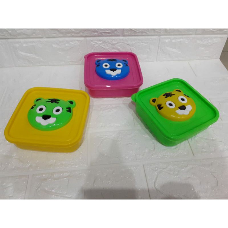 TEMPAT MAKAN TIMBUL ADA SEKAT