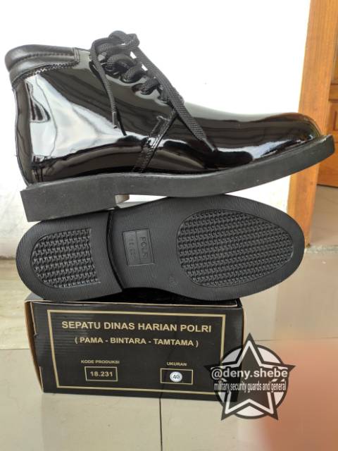 SEPATU kulit PDH jatah polri