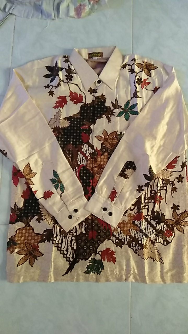 Kemeja Batik Semi Sutra Pria Modern