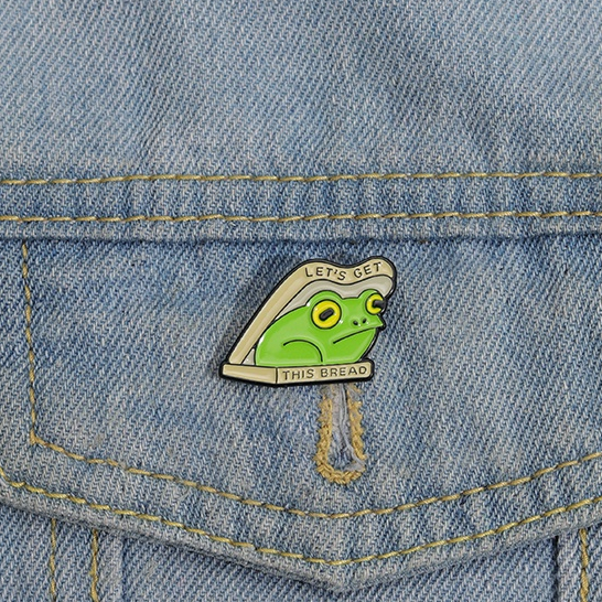 Pin Enamel Roti Kodok Lucu Froggy Bros Lencana Pakaian Kerah Pin Kartun Hewan Perhiasan Hadiah Untuk Teman