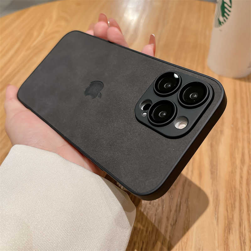 IPHONE Logo Apple Mewah Dengan Perlindungan film Lensa Casing Ponsel Kulit Domba Lembut Dan Tahan Guncangan Cocok Untuk Iphone14 13 12 11 Pro Max fingerprint proof