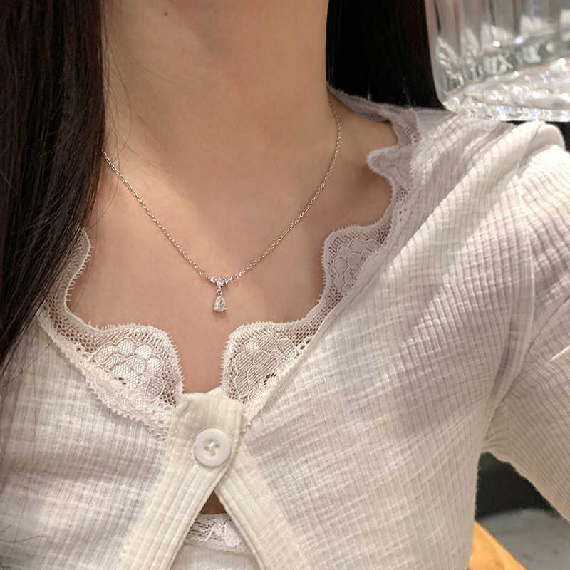 Kalung Wanita Panjang Temperamen Berkualitas Tinggi Korea Fashion Light Luxury Water Drop Diamond Necklace Kalung Berlian Tetesan Air