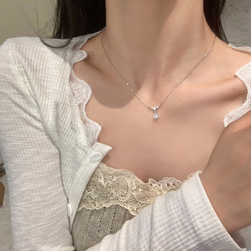 Kalung Wanita Panjang Temperamen Berkualitas Tinggi Korea Fashion Light Luxury Water Drop Diamond Necklace Kalung Berlian Tetesan Air
