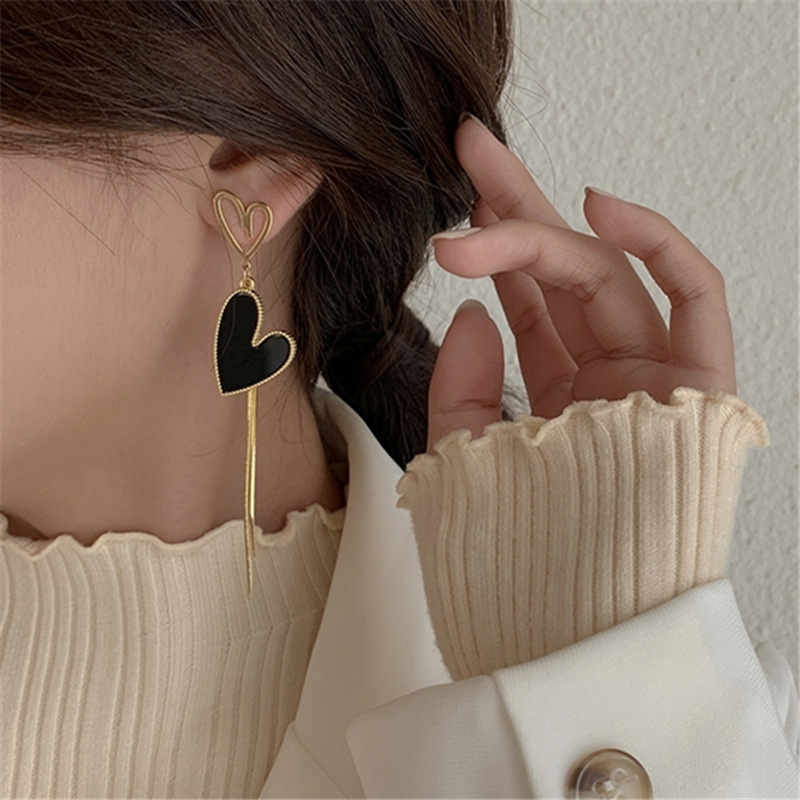 Anting Kait Gantung Wanita Desain Bunga Hitam Hati Berlian Imitasi Gaya Simple Untuk Hadiah