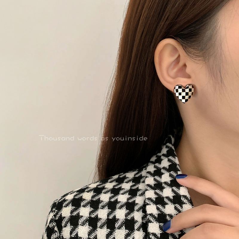 Anting Kotak Hitam Dan Putih Anting Elegan Gaya Retro