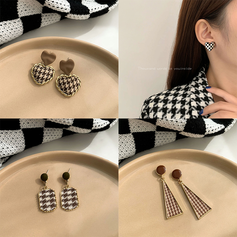 Anting Kotak Hitam Dan Putih Anting Elegan Gaya Retro