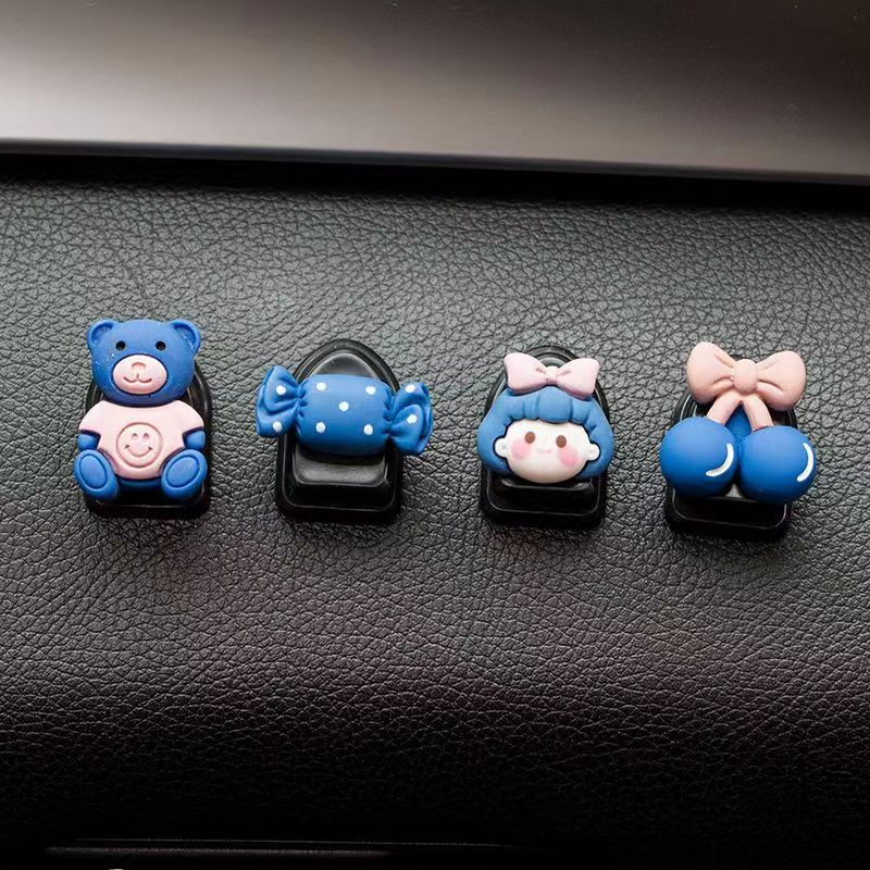 Mobil Kreatif Kartun Kait Kecil, Dengan Hiasan Kait Tak Terlihat Bunga strawberry Biru Di Dalam Mobil