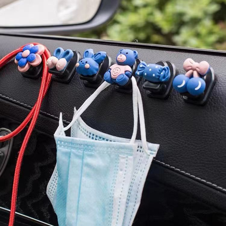 Mobil Kreatif Kartun Kait Kecil, Dengan Hiasan Kait Tak Terlihat Bunga strawberry Biru Di Dalam Mobil