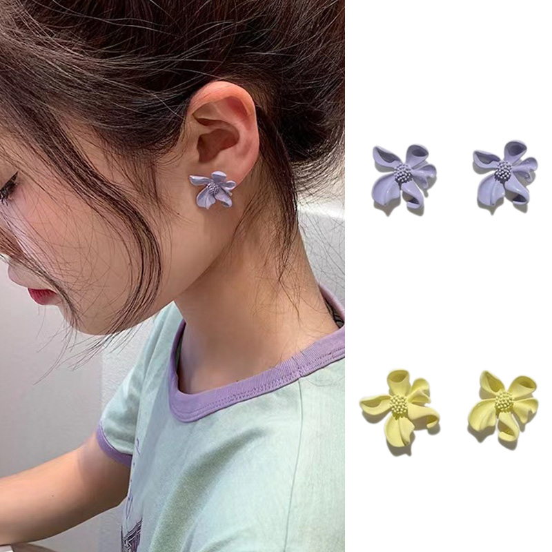 【Bayar di tempat】Anting Bunga Permen Warna Manis / Anting Tusuk Motif Bunga Gaya untuk Wanita