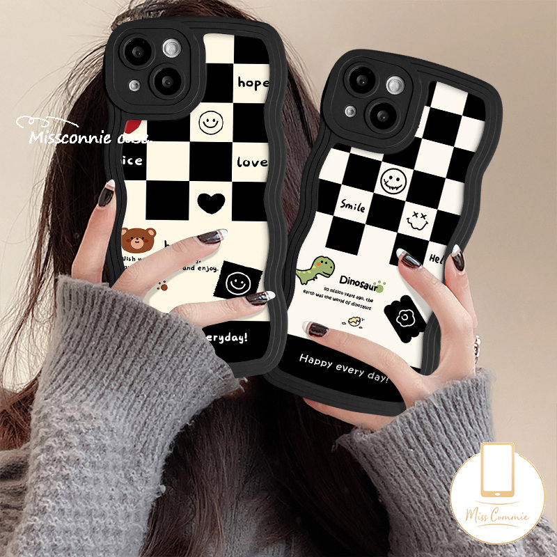 Casing Papan Catur Untuk Samsung A14 A13 A04 A04s A50 A12 A23 A04E A33 A03s A31 A32 A50s A21s A53 A52 A11 A30s A22 A52s A51 A02s A20 M32 Lembut Kartun Senyum Dinosaurus Kotak-Kotak Bergelombang Edge Case